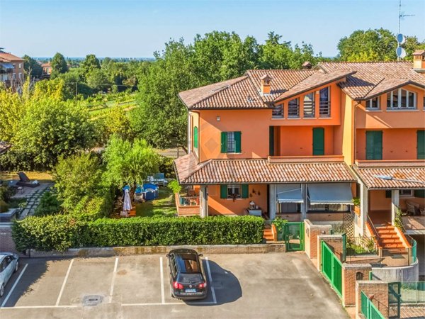 casa indipendente in vendita ad Albinea in zona Fondo Oca