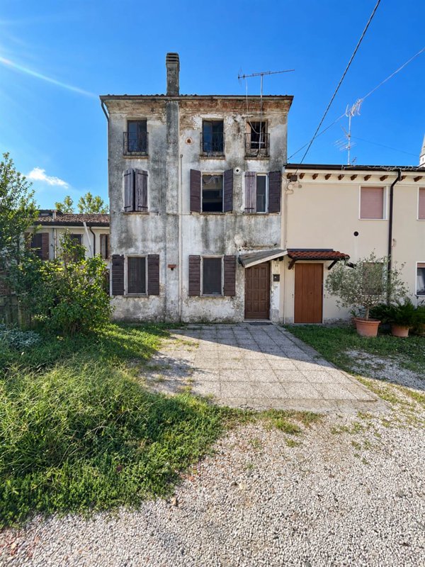 casa indipendente in vendita ad Albinea in zona San Giacomo