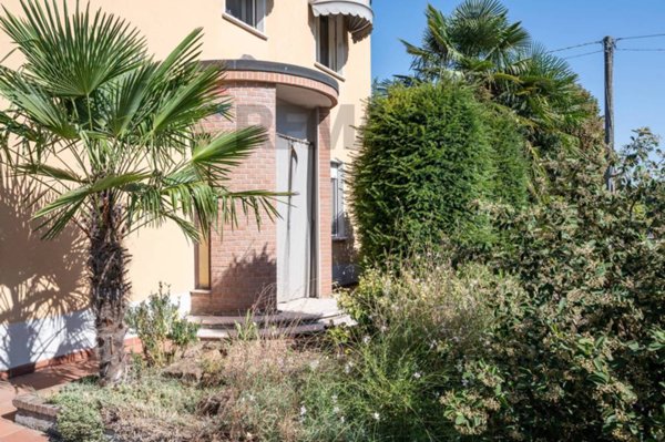 locale commerciale in vendita ad Albinea