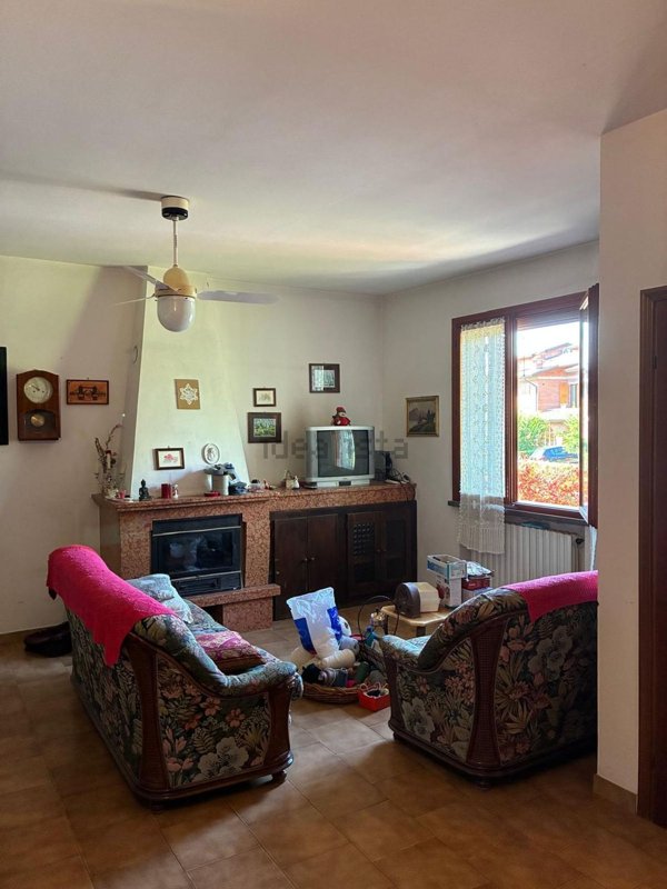 casa indipendente in vendita ad Albinea in zona Borzano