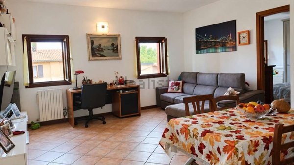 appartamento in vendita ad Albinea in zona Crostolo