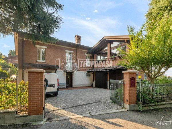 casa indipendente in vendita ad Albinea in zona Crostolo