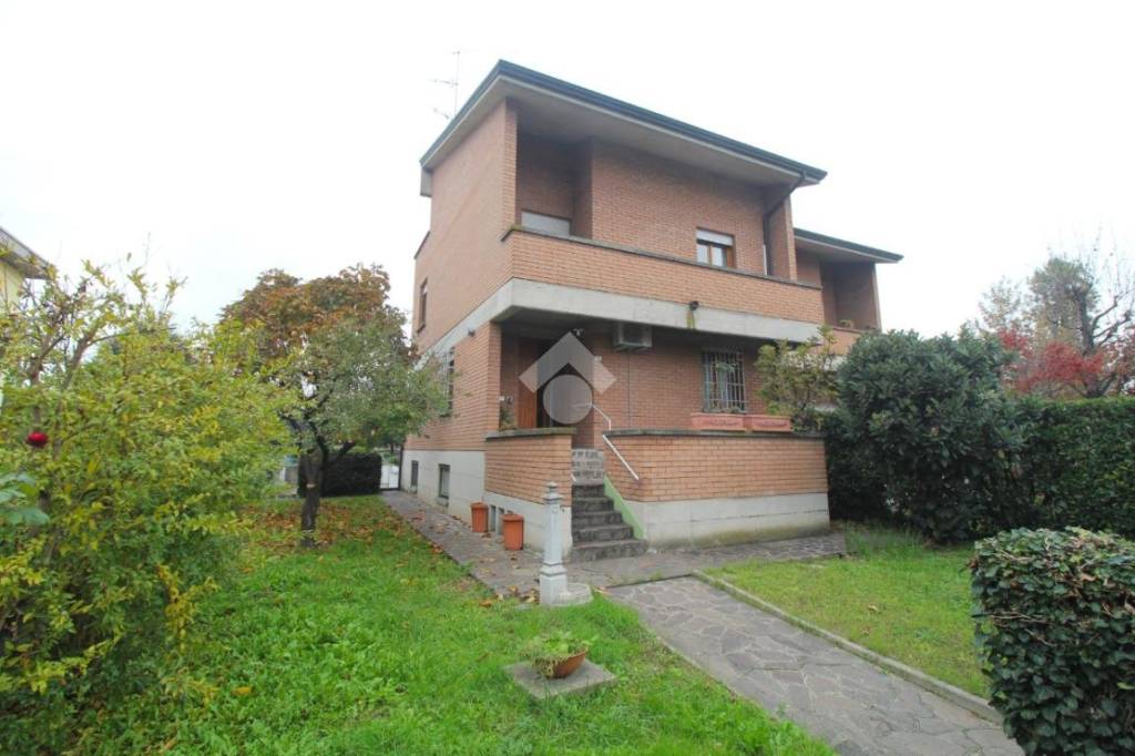 casa indipendente in vendita a Bagnolo in Piano