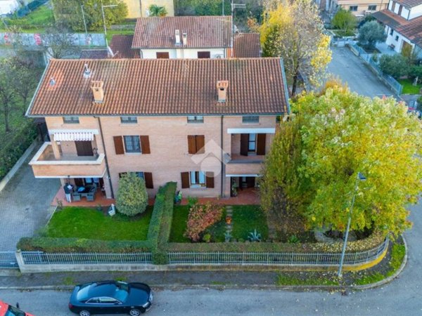 casa indipendente in vendita a Bagnolo in Piano