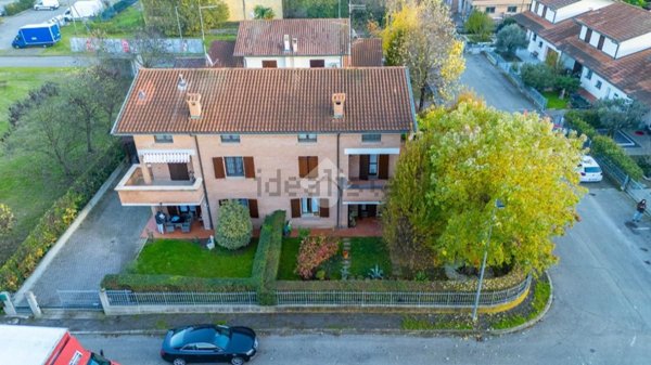 casa indipendente in vendita a Bagnolo in Piano