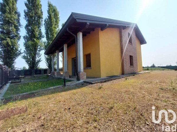 casa indipendente in vendita a Bagnolo in Piano
