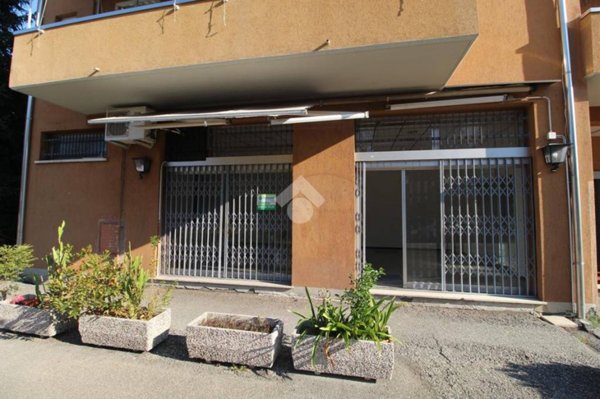 negozio in vendita a Bagnolo in Piano