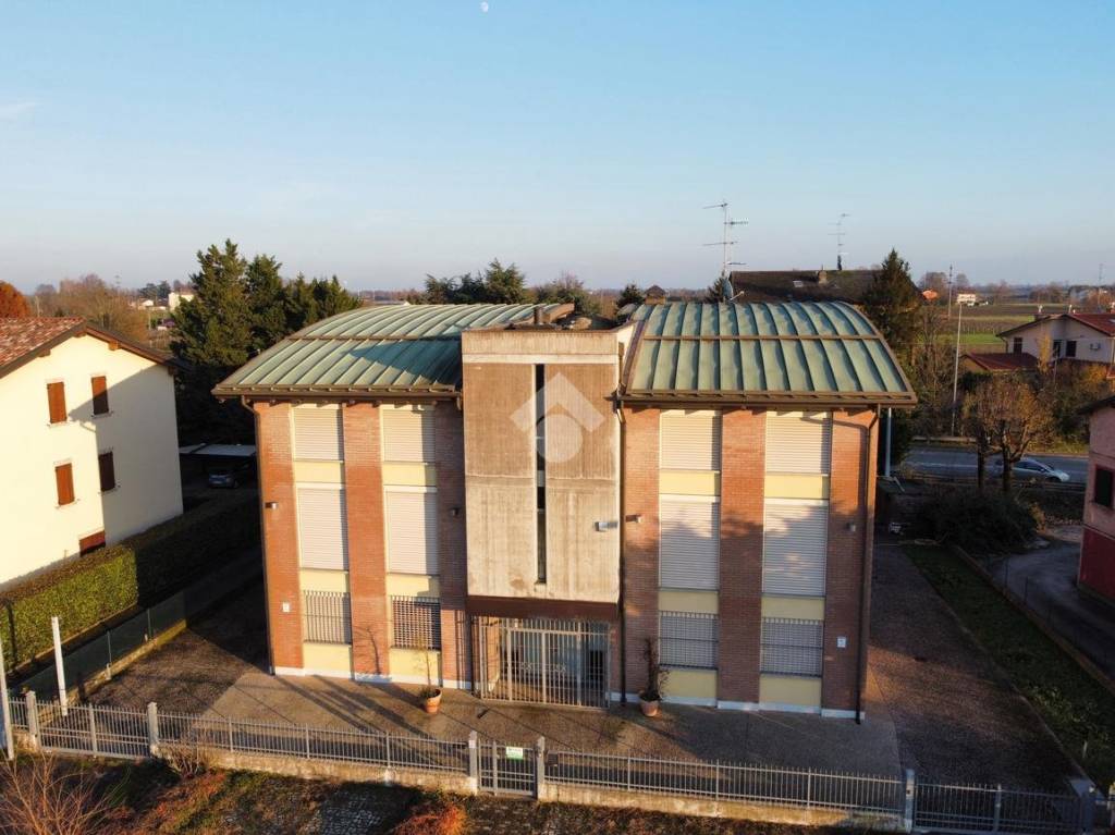 negozio in vendita a Bagnolo in Piano