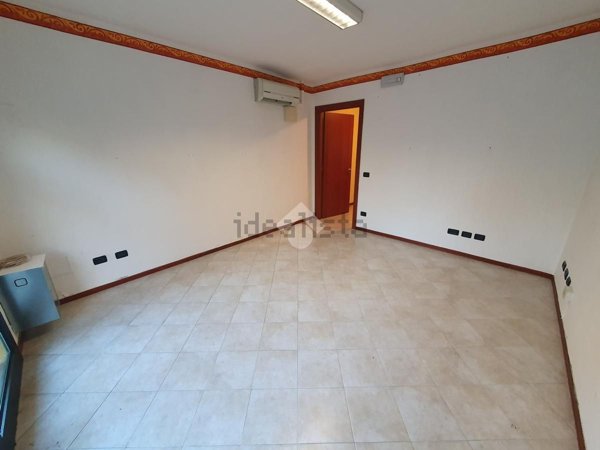 ufficio in vendita a Bagnolo in Piano