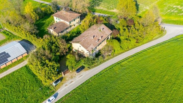 casa indipendente in vendita a Bagnolo in Piano