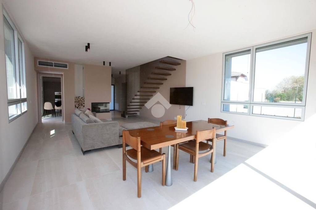 casa indipendente in vendita a Bagnolo in Piano