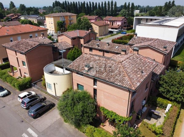 casa indipendente in vendita a Bagnolo in Piano