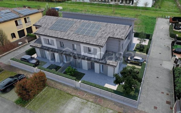 casa indipendente in vendita a Bagnolo in Piano