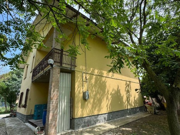 casa indipendente in vendita a Bagnolo in Piano
