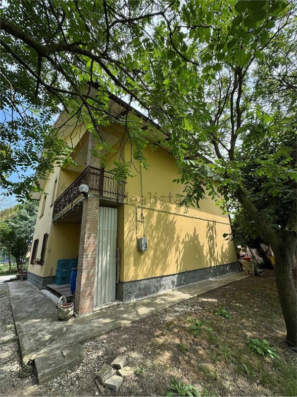 casa indipendente in vendita a Bagnolo in Piano