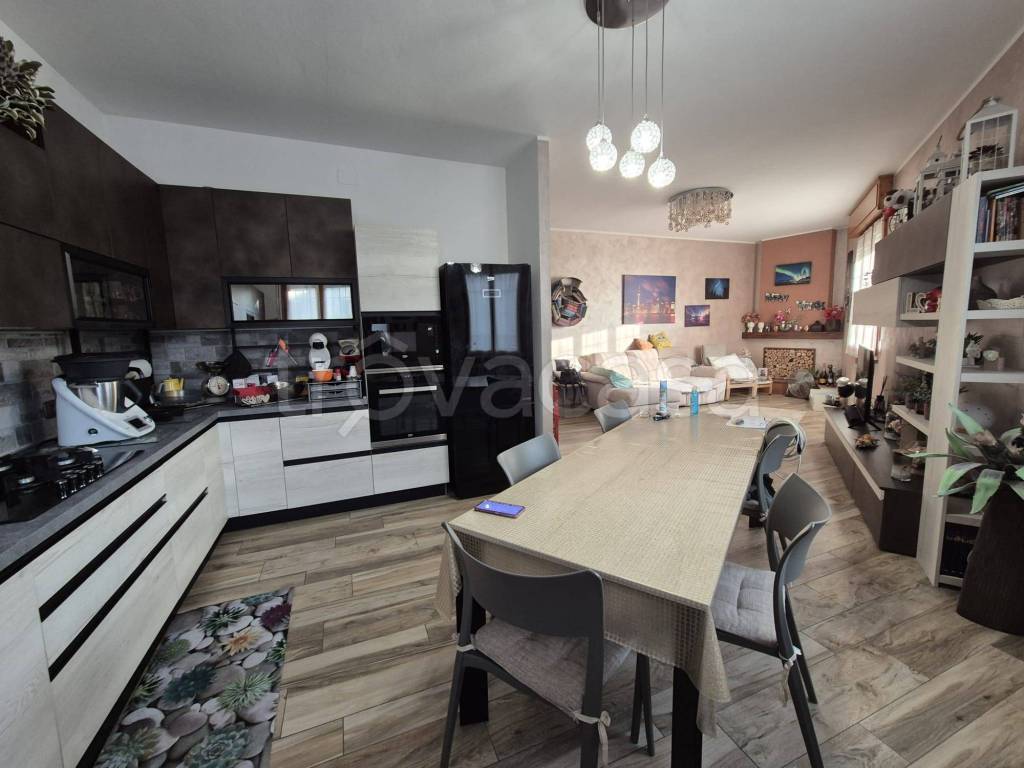 casa indipendente in vendita a Bagnolo in Piano