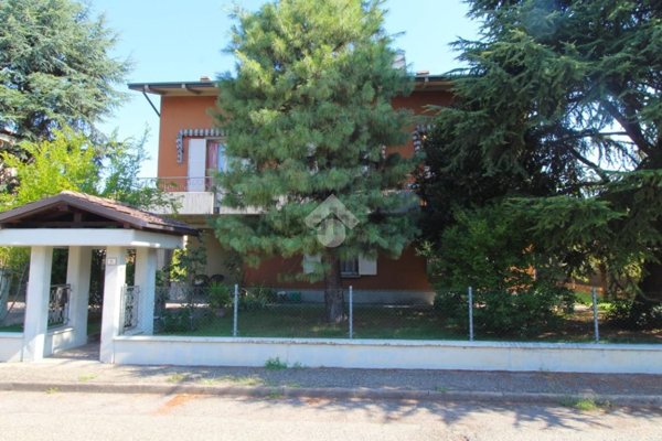 casa indipendente in vendita a Bagnolo in Piano