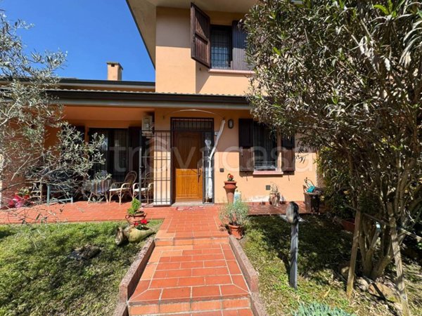 casa indipendente in vendita a Bagnolo in Piano