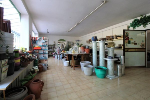 locale commerciale in vendita a Bagnolo in Piano