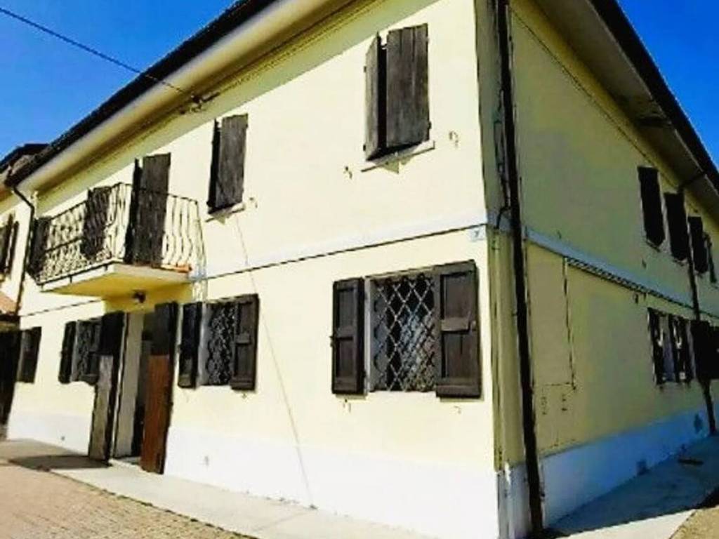 casa indipendente in vendita a Bagnolo in Piano