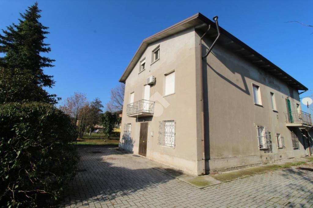 casa indipendente in vendita a Bagnolo in Piano