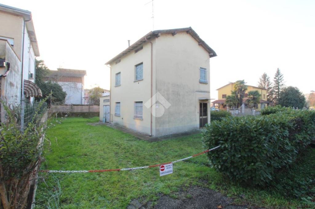 casa indipendente in vendita a Bagnolo in Piano