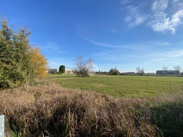 terreno edificabile in vendita a Bagnolo in Piano