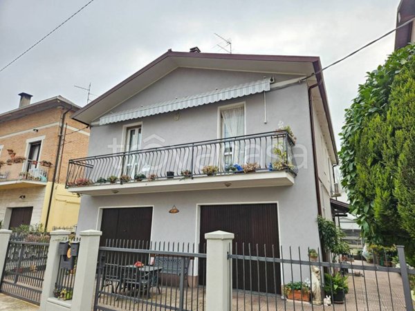 casa indipendente in vendita a Bagnolo in Piano