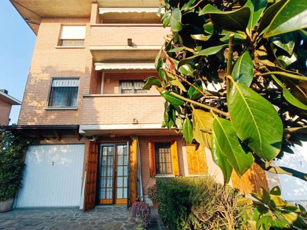 casa indipendente in vendita a Bagnolo in Piano