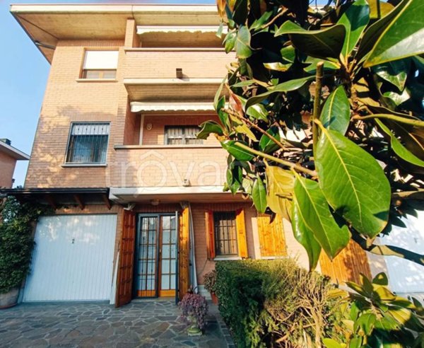 casa indipendente in vendita a Bagnolo in Piano