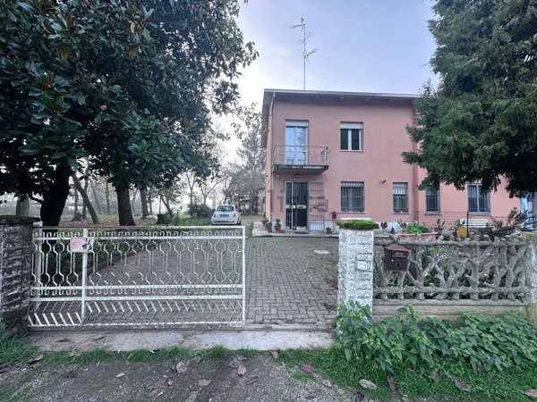 casa indipendente in vendita a Bagnolo in Piano