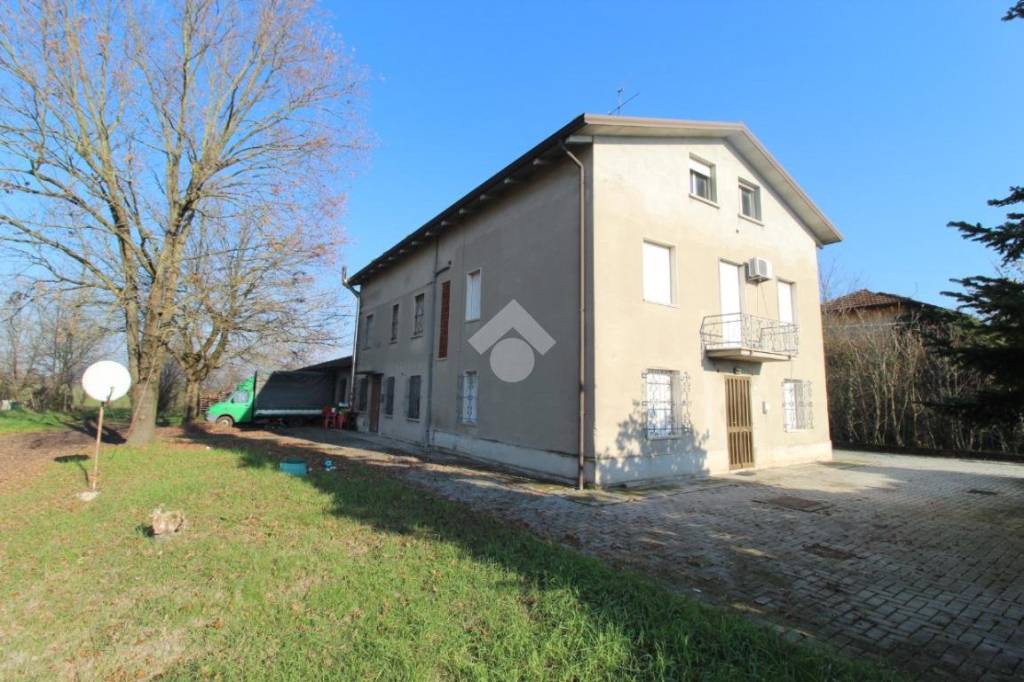 casa indipendente in vendita a Bagnolo in Piano