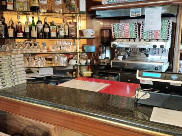 negozio in vendita a Bagnolo in Piano