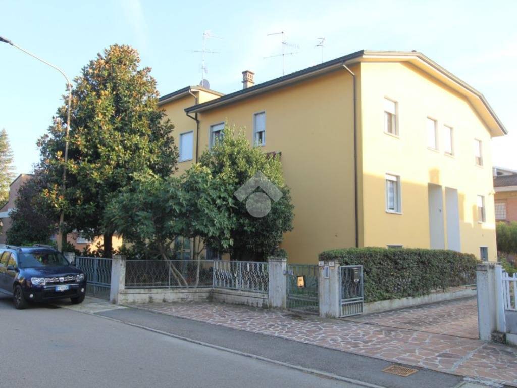 casa indipendente in vendita a Bagnolo in Piano