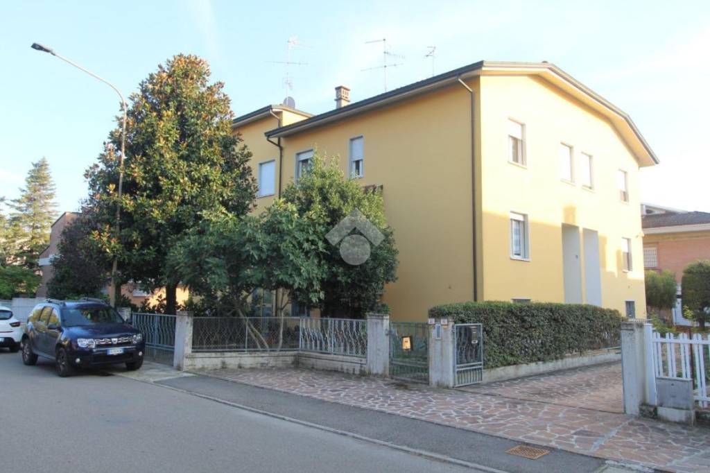 casa indipendente in vendita a Bagnolo in Piano