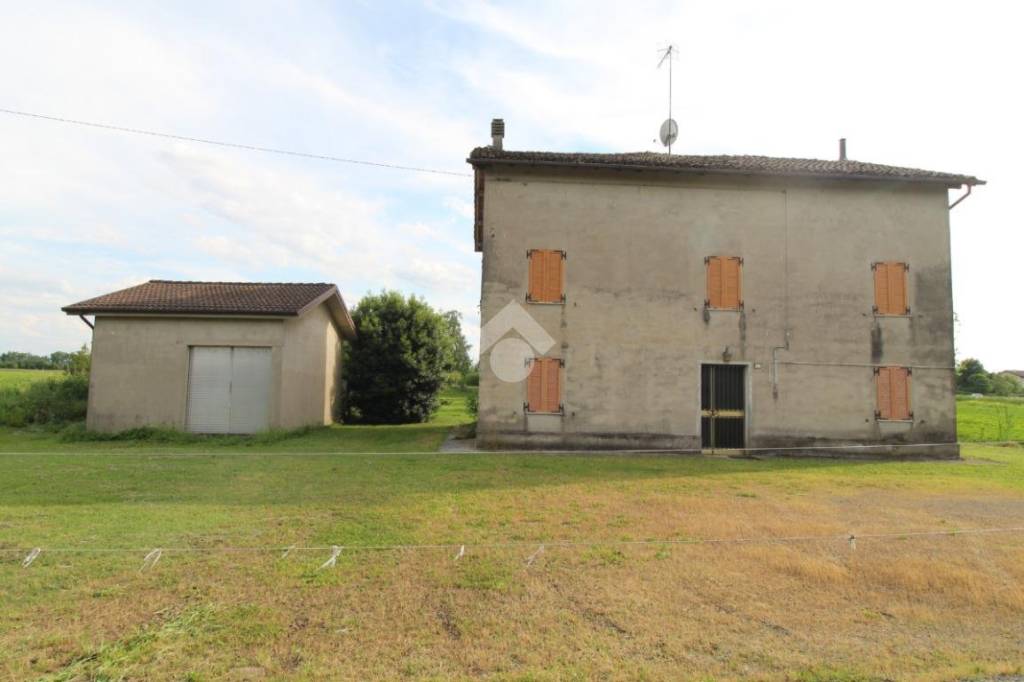 casa indipendente in vendita a Bagnolo in Piano in zona Pieve Rossa