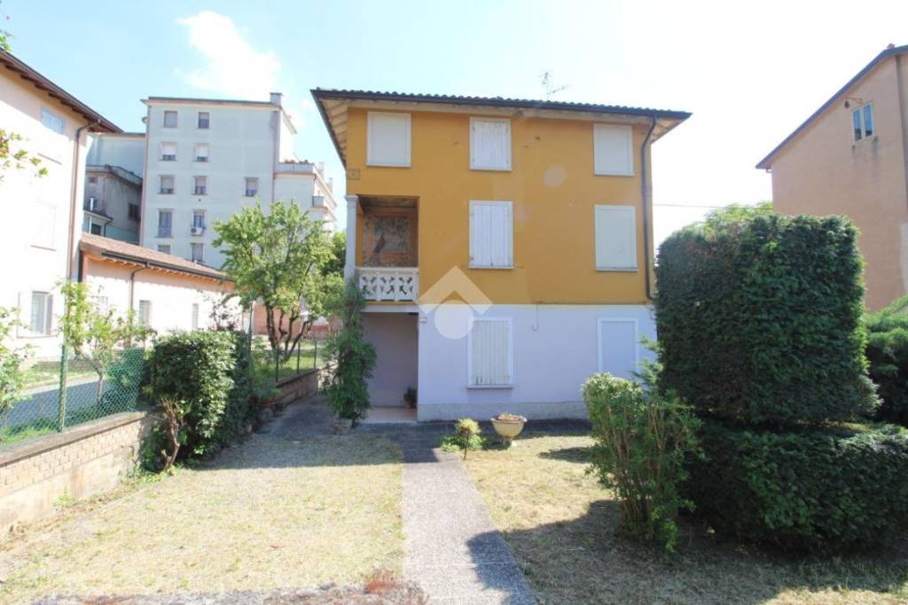 casa indipendente in vendita a Bagnolo in Piano