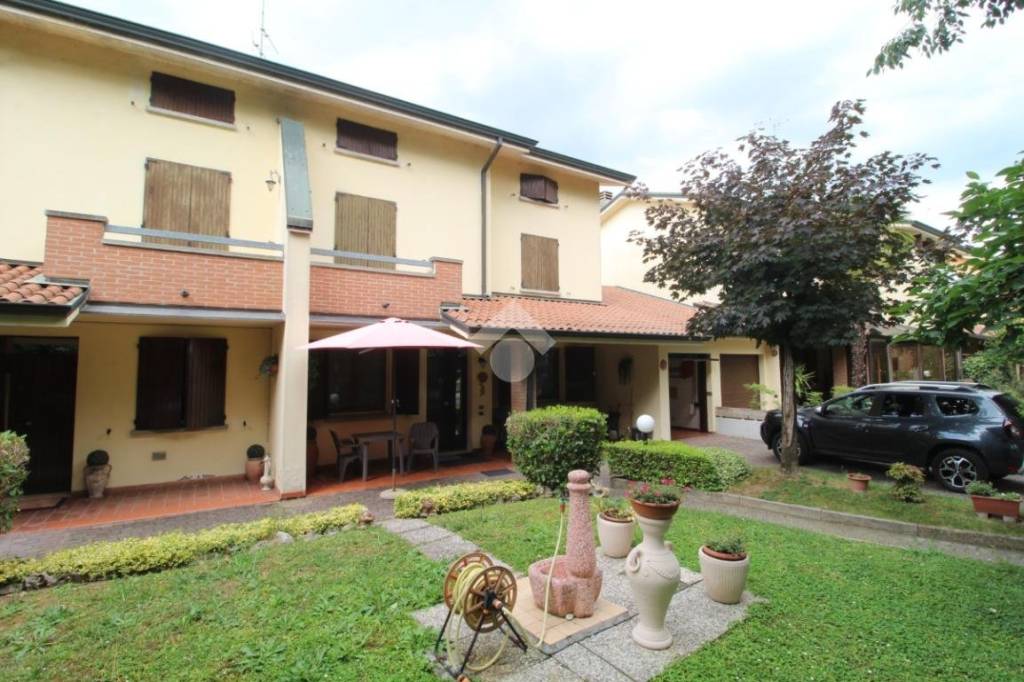 casa indipendente in vendita a Bagnolo in Piano