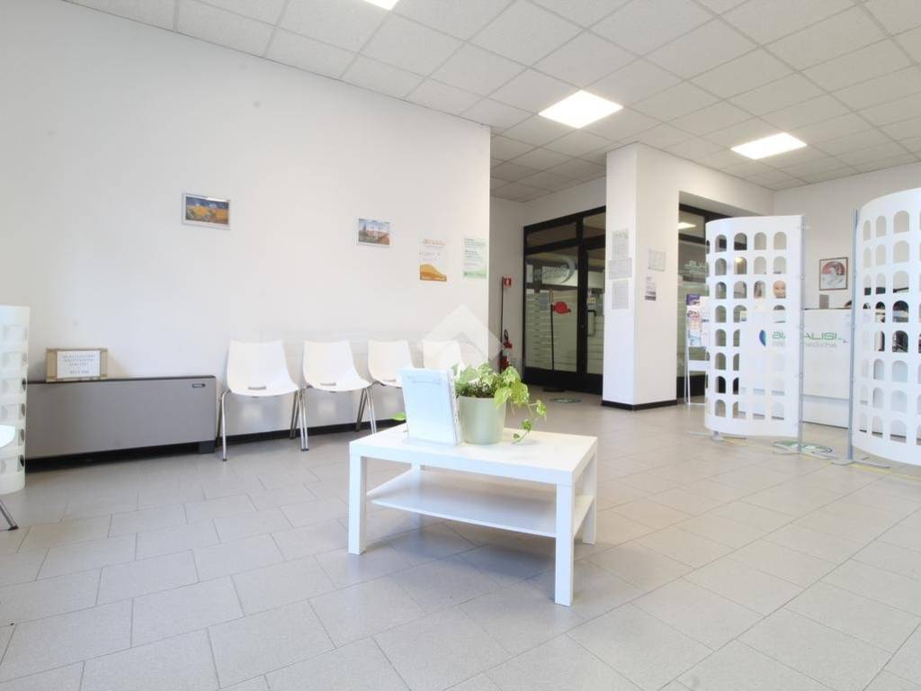 ufficio in vendita a Bagnolo in Piano
