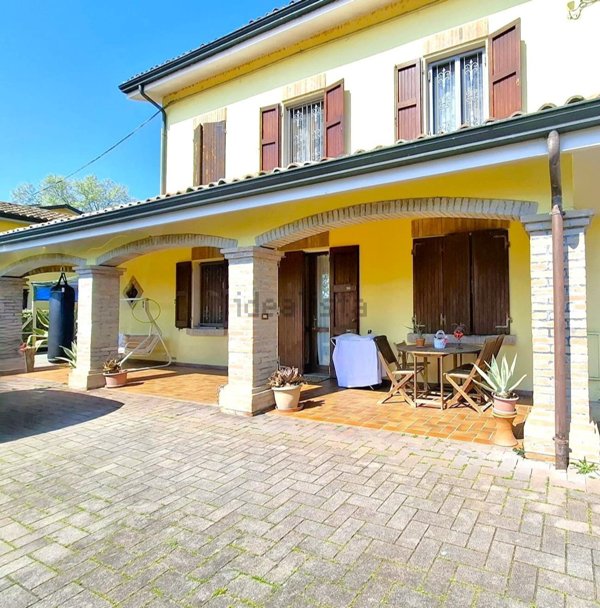 casa indipendente in vendita a Bagnolo in Piano in zona Pieve Rossa