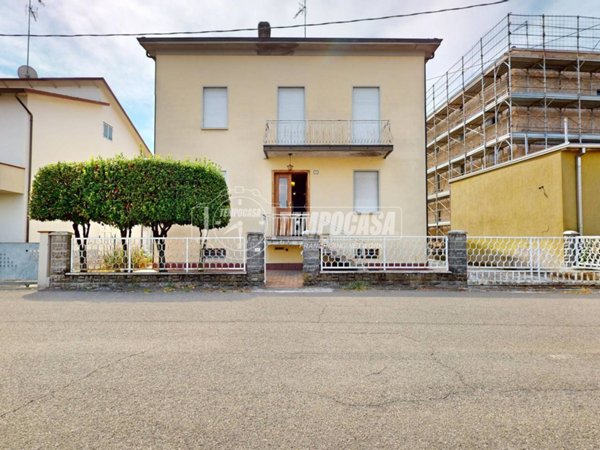 casa indipendente in vendita a Bagnolo in Piano