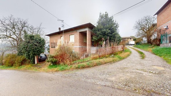 casa indipendente in vendita a Baiso in zona Villa