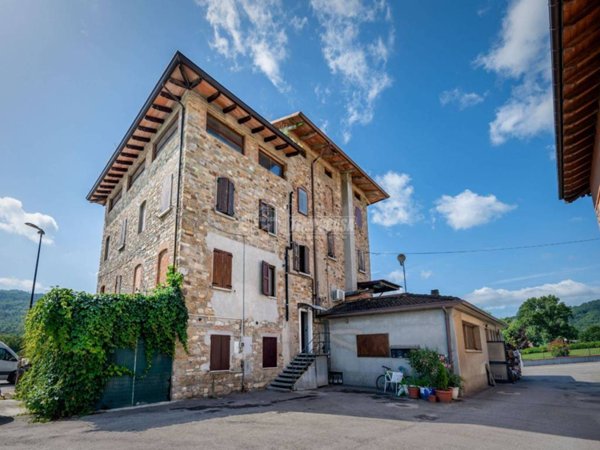 appartamento in vendita a Baiso in zona Muraglione