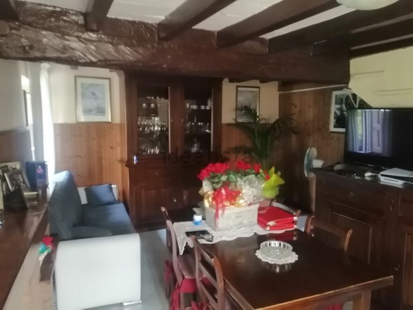 casa indipendente in vendita a Baiso in zona Casale