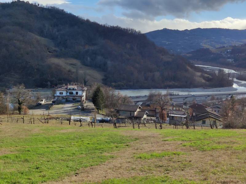 terreno edificabile in vendita a Baiso in zona Gavia