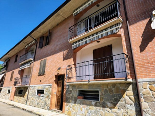 casa indipendente in vendita a Baiso in zona Villa