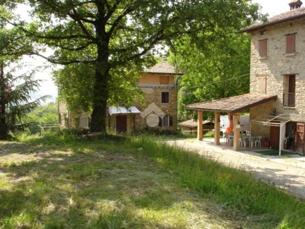 casa indipendente in vendita a Baiso in zona Ponte Secchia