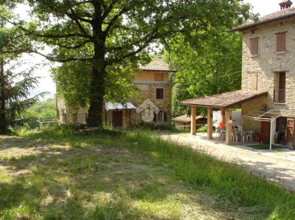 casa indipendente in vendita a Baiso in zona Ponte Secchia