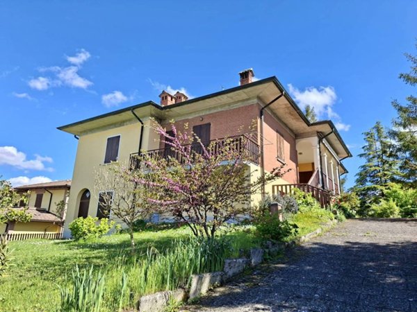 casa indipendente in vendita a Baiso in zona Villa