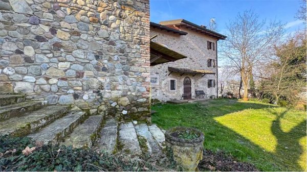 casa indipendente in vendita a Baiso in zona Borgo Visignolo